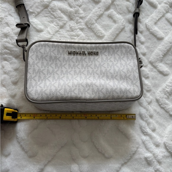 Michael Kors camera bag - Picture 3 of 8